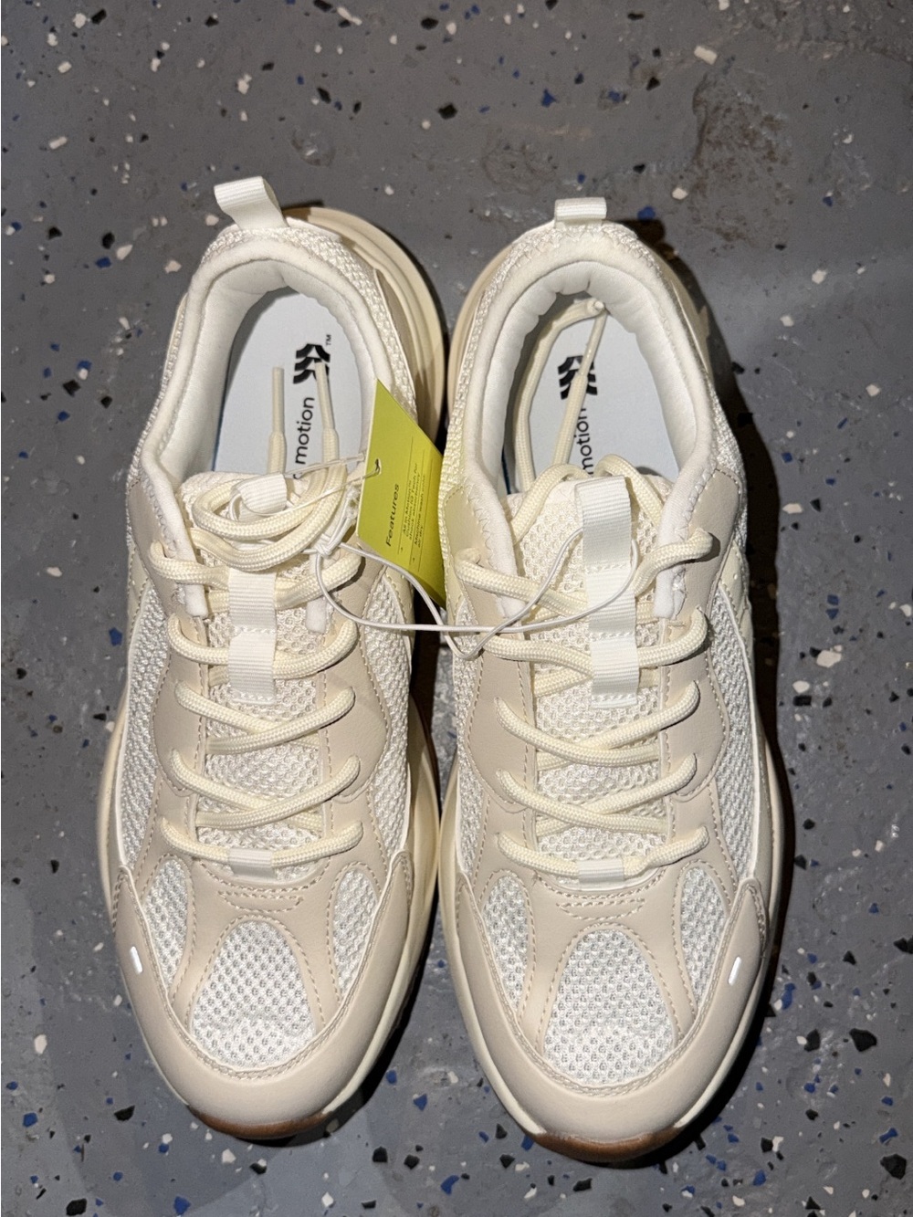 All in Motion Women’s 7 Sneakers NWT
